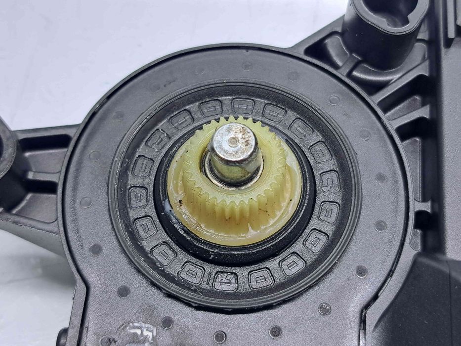 Motoras geam dreapta spate Volkswagen Touran II (1T3) [Fabr 2010-2015]