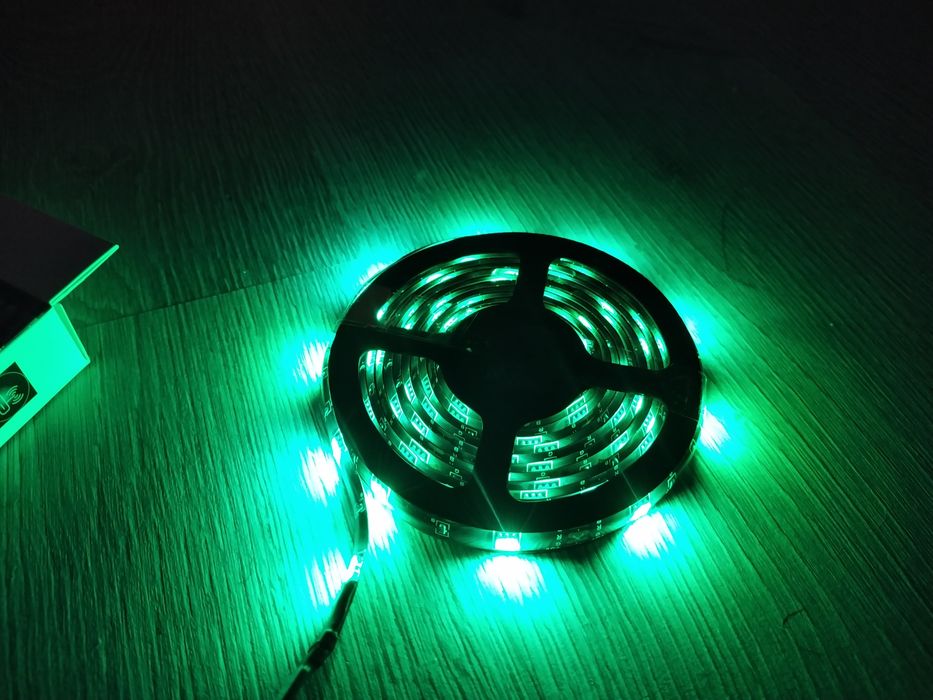 Kit banda LED RGB pentru TV , lungime 3 metri , telecomanda, camping