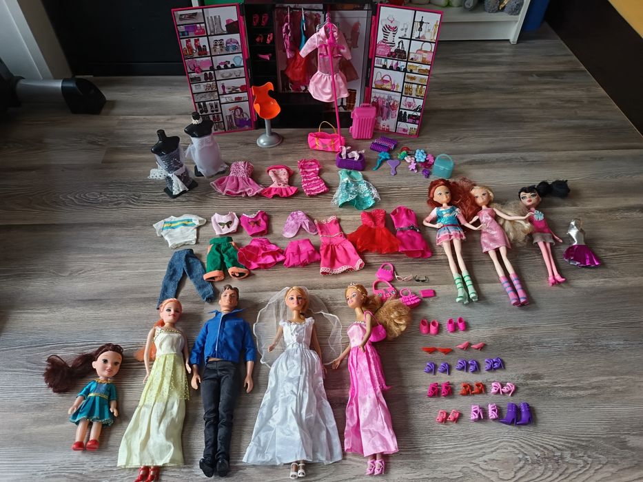 Barbie Куфар гардероб и кукли