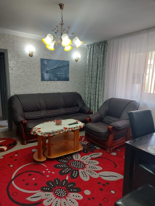 Închiriez apartament cu 2 camere