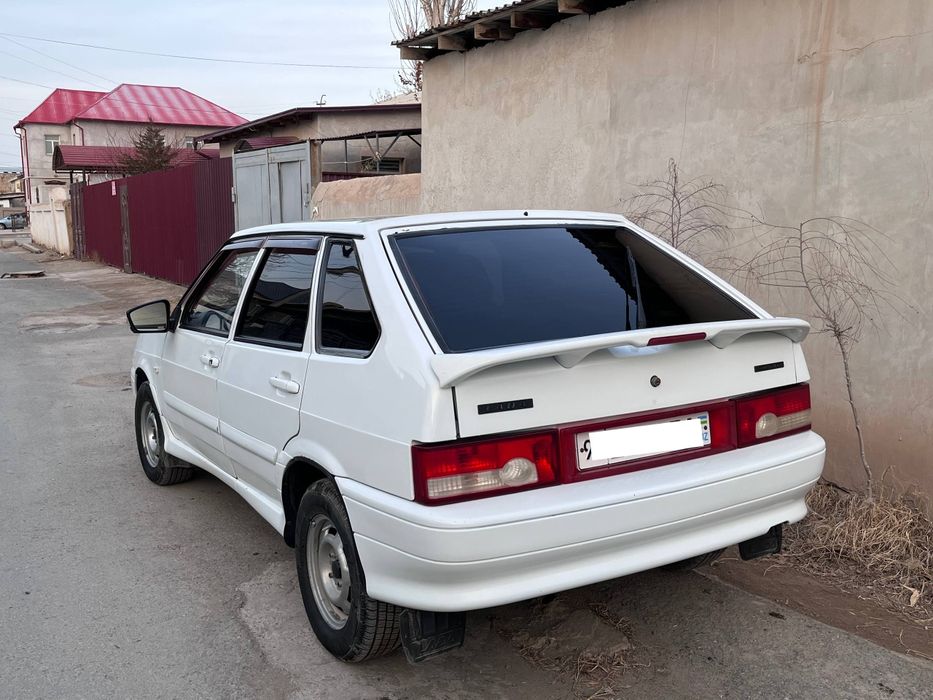 Автомобиль Лада 2114