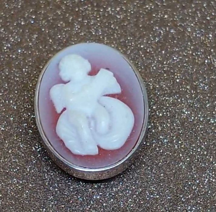 Broșă camée „Îngeraș cu harpă” – argint 925