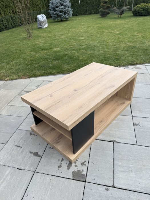 Vând masa petru salon sau pentru afară pe terasa