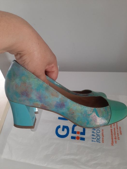 Продам  женскую обувь