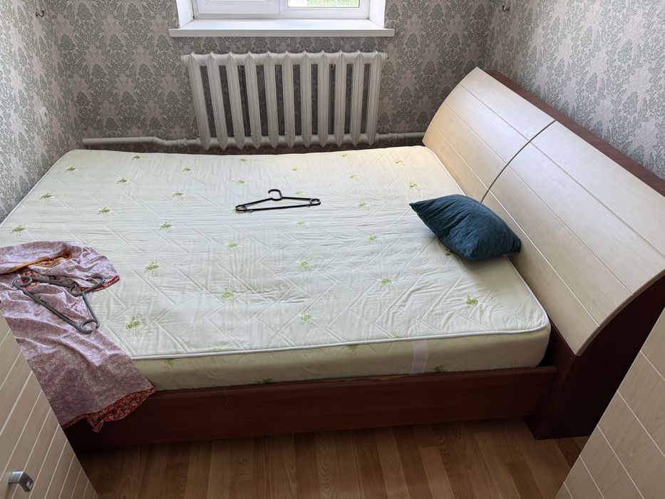 Продам спальний гарнитур