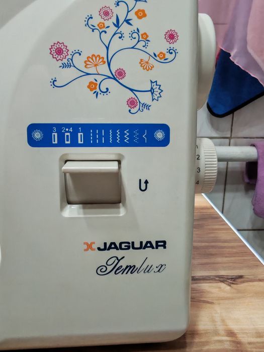 Продам швейную машинку