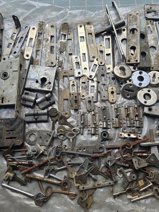 Замки ключи и аксесуары