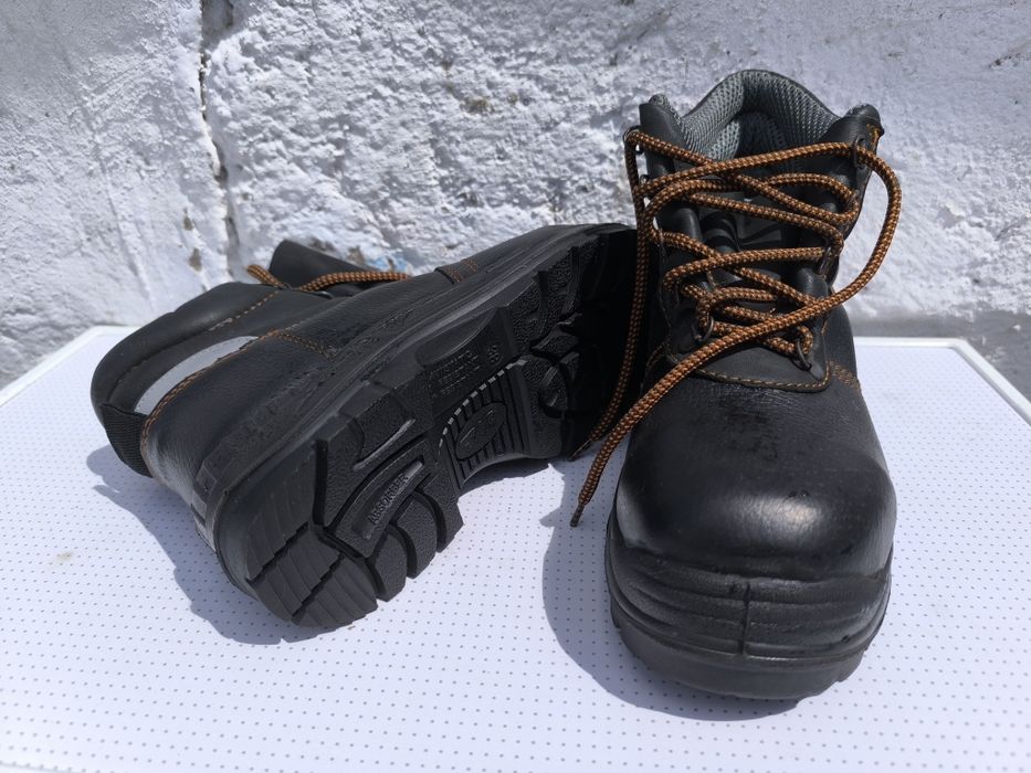 Ботинки рабочие 38 размер.