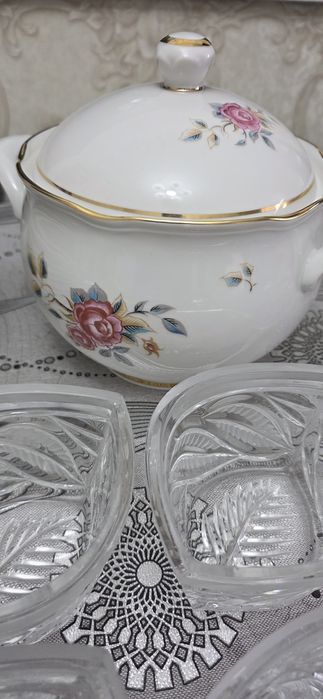 Продаются фарфоровая посуда и хрусталь