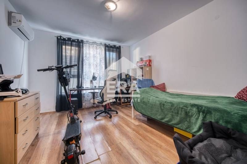 Тристаен, обзаведен апартамент за продажба в м-т Св. Никола, гр. Варна