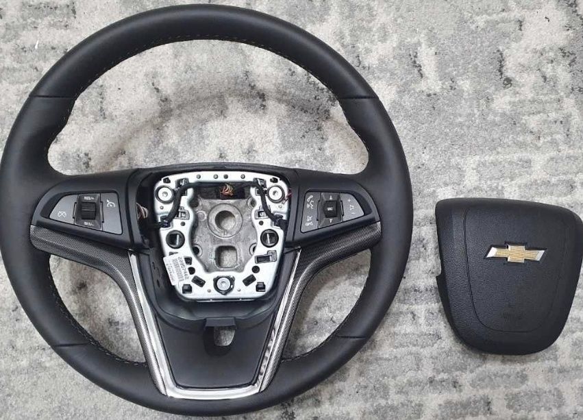 Малибу 1 рул аирбагом абсалютно новый не исползованный.оригинал