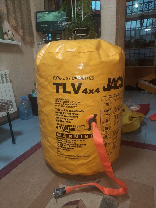 Продам надувной домкрат на 4 тонны