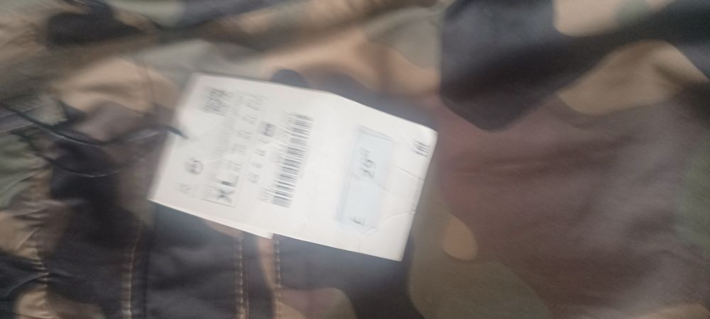 Vând pantaloni Zara