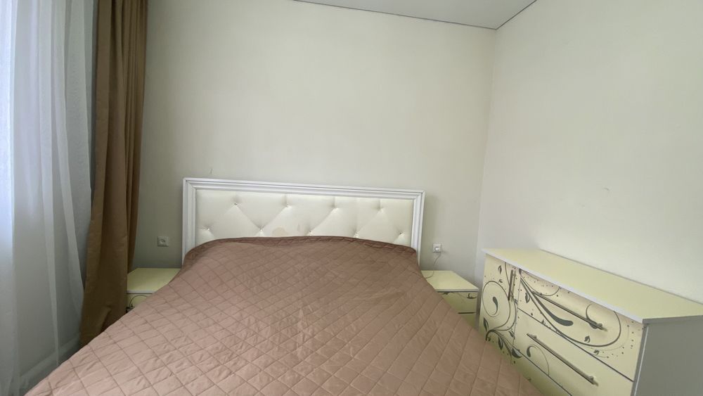 Срочно продам Б/У спальный гарнитур!180*210