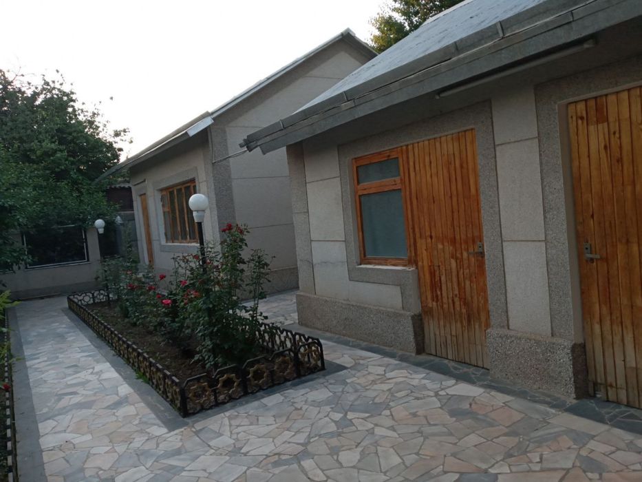 Продаётся дом 8 соток-бассейн, сауна. Ул строители