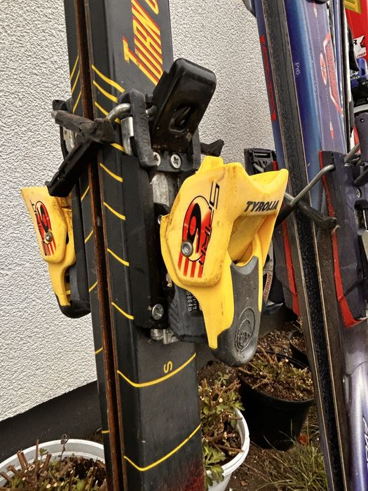 Skiuri  Salomon de vanzare