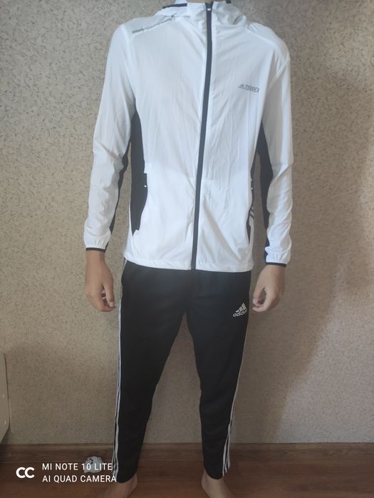 Новый спортивный костюм размер S