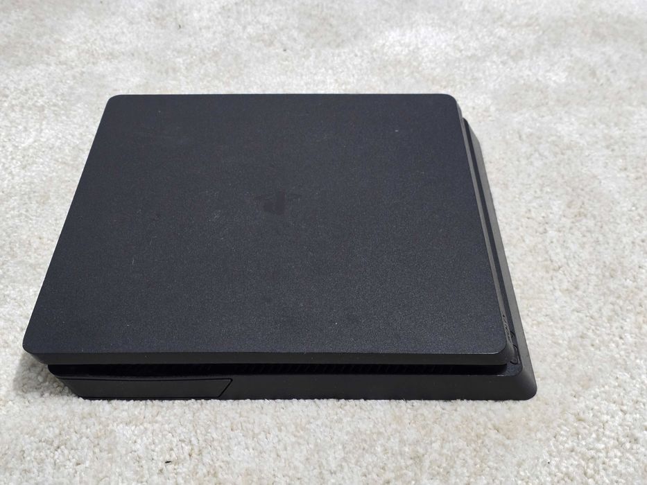 Vand PS4 Slim cu jocuri