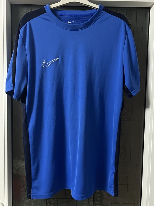 Tricou Nike roșu și albastru sport