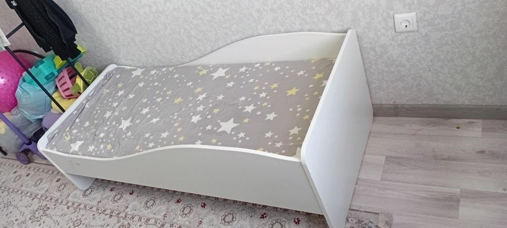 Продам срочно детскии кровать
