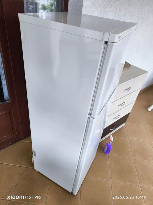 Хладилник с фризер Indesit 150x53x55