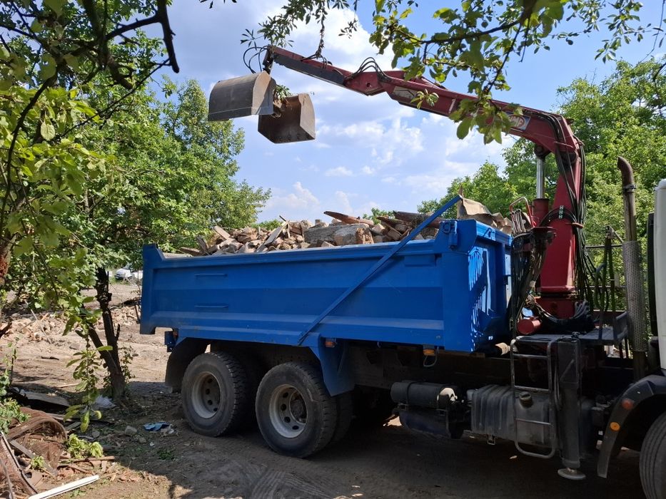 Бързо извозване на храсти и отпадъци с камион  щипка

камион