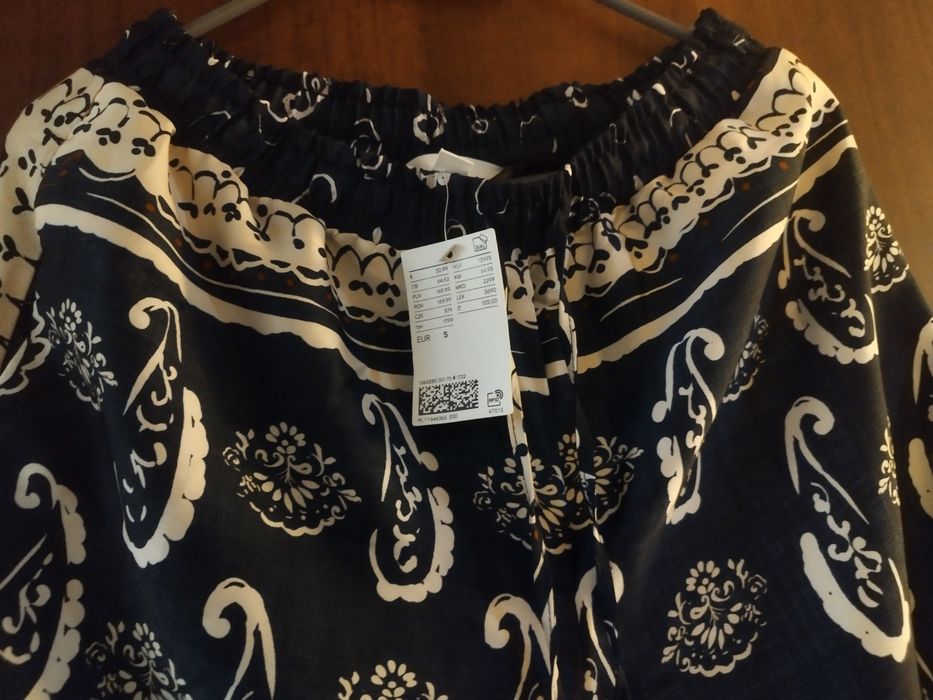 Compleu compus din doua piese H&M nou cu eticheta