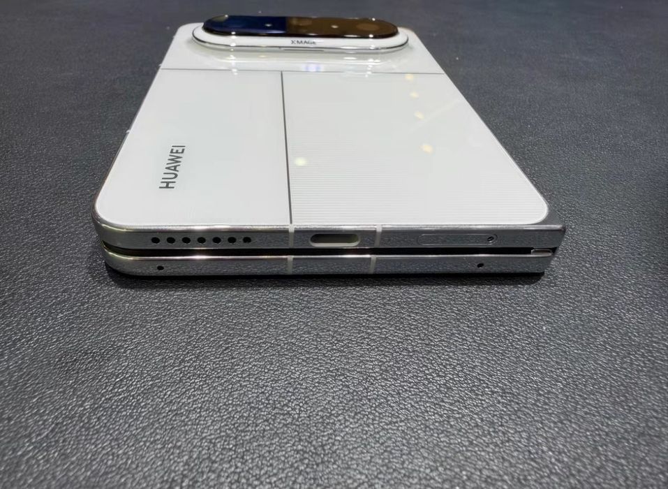 Huawei Pura X Max Collector's Edition