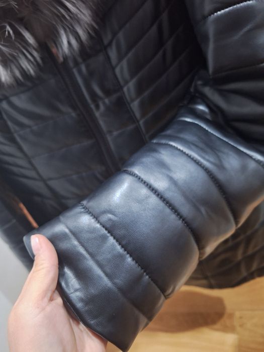 Продаю зимнюю куртку.