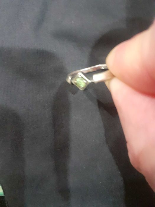 сребърен дамски пръстен със зелена камъчка италианско родирано сребро