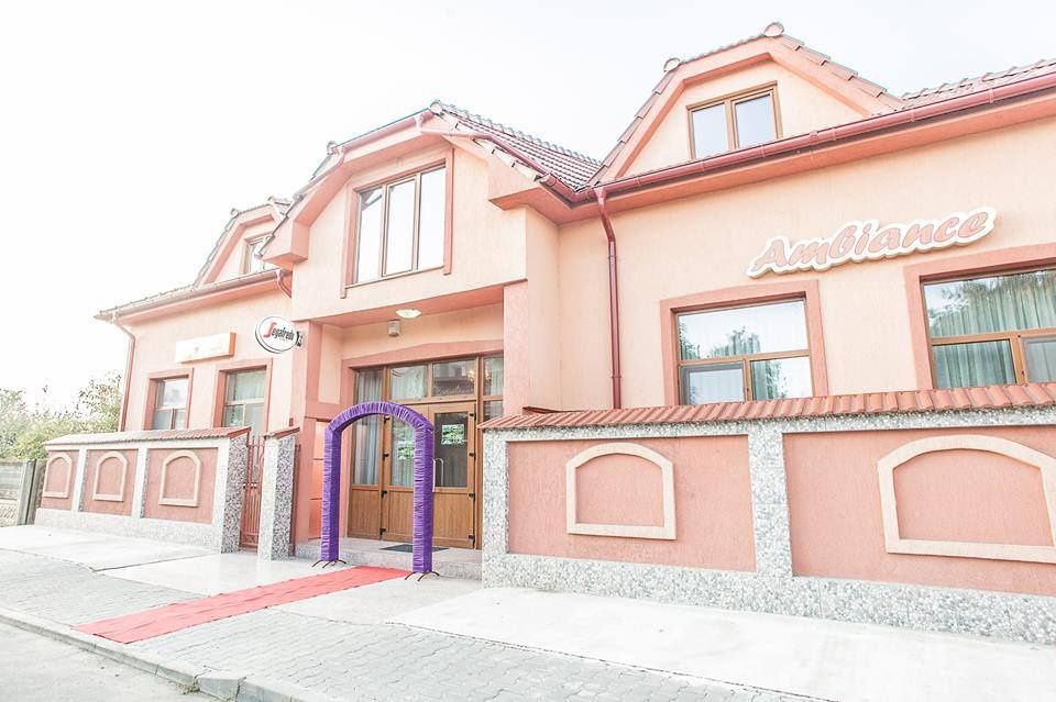 Inchiriez spatiu comercial central- 443 mp parter si 443 mp etaj