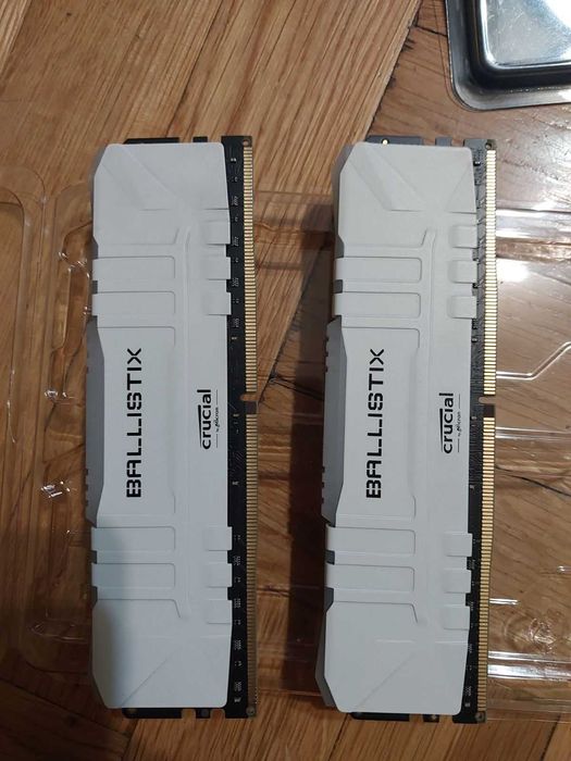 32GB 2666Mhz DDR4 - Crucial BallistiX RGB