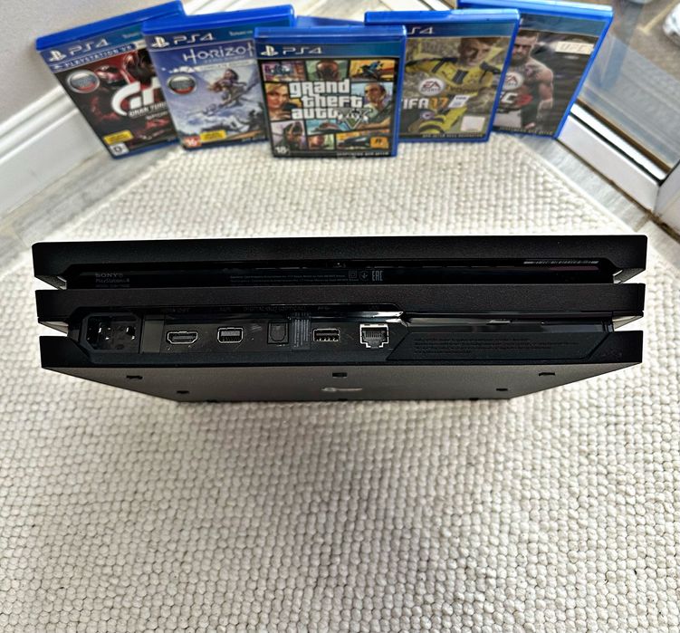 PlayStation 4 PRO 1ТВ игры+5 диска