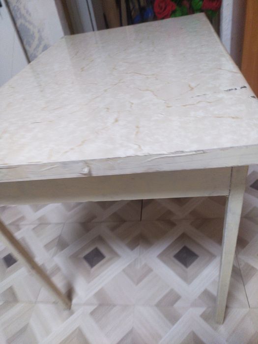 Эшиклар бир хил 2дона ва Стол