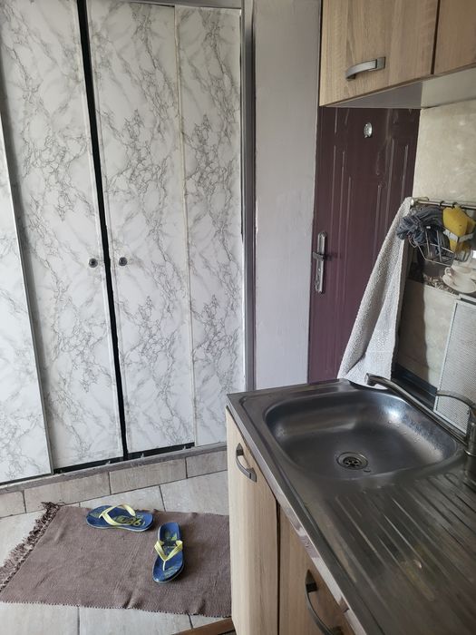 Vand camera transformata in garsoniers