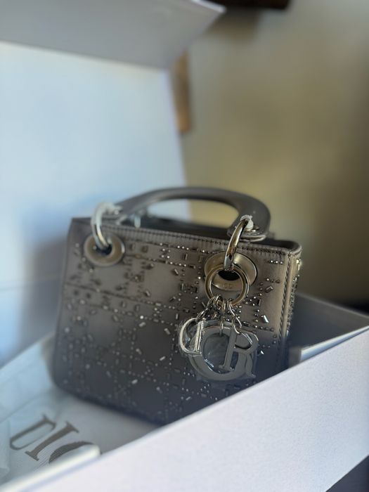 Dior сива чанта с кристали
