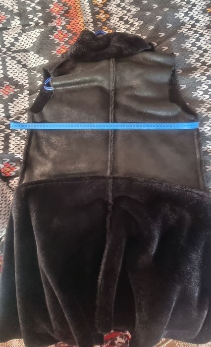 Vând vestă imitație blană și piele