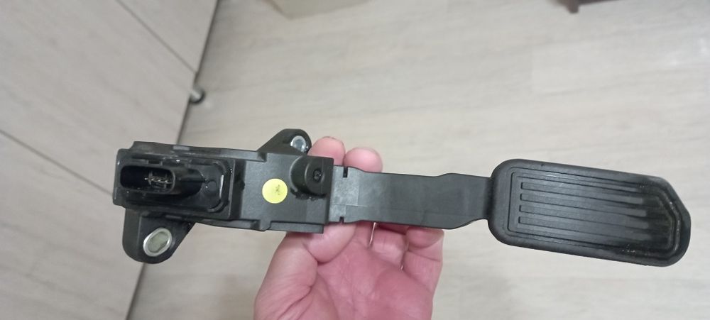 Педаль акселиратора, газа