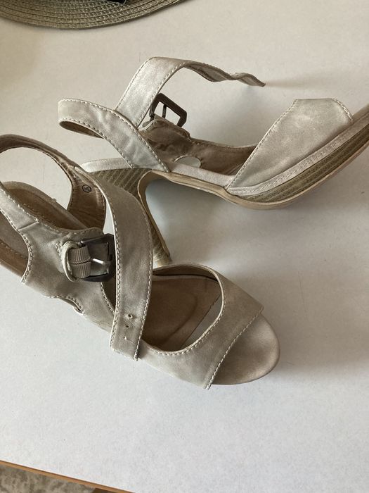Босоножки, цвет серый.