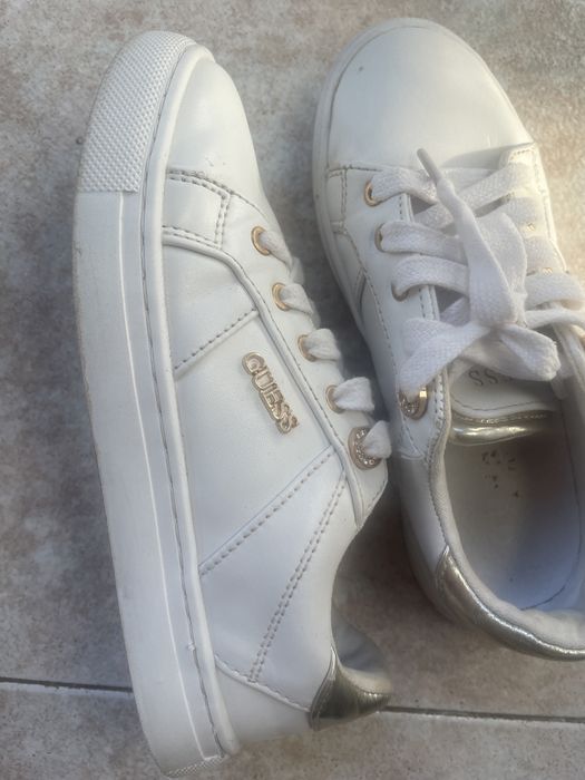 Бели маратонки  Guess