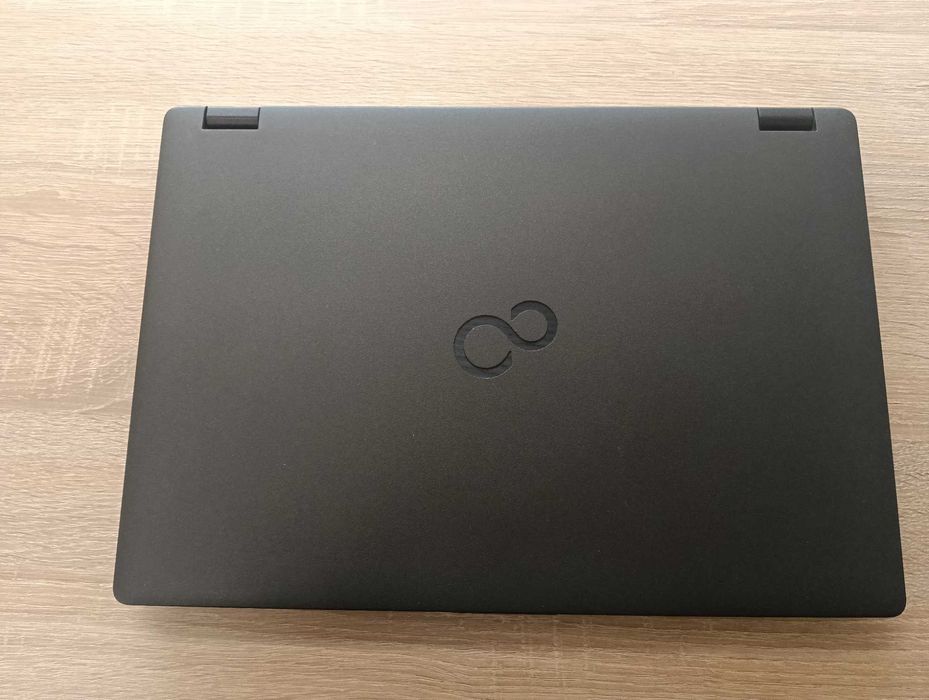 Лаптоп Fujitsu Lifebook E548 с 20GB RAM (без забележки)