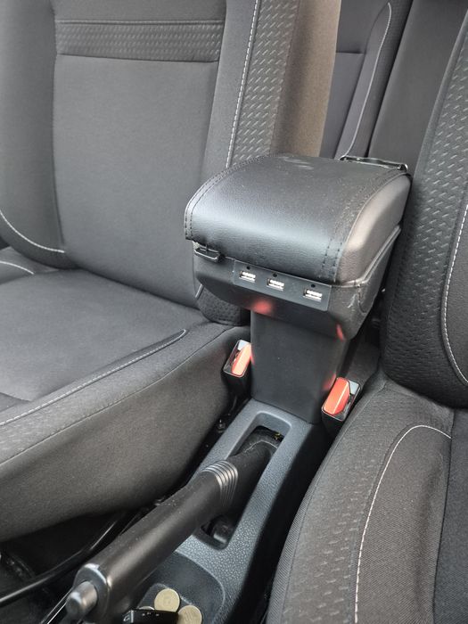 Cotiera logan 2 sau daca aveti suportul cu pahar ca in poza