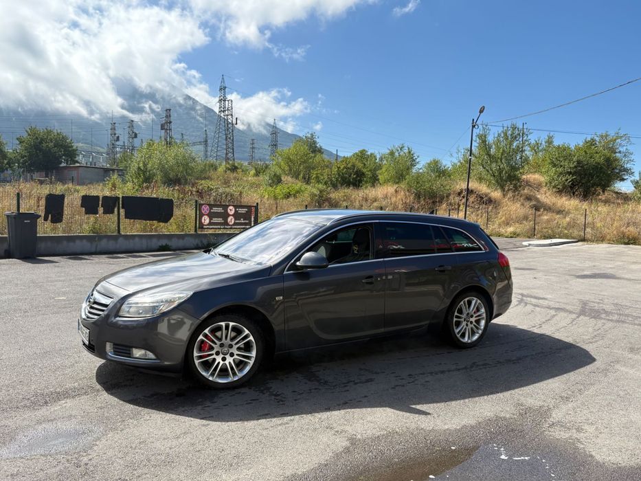 ПРОДАВАМ си афтомобил опел инсигния