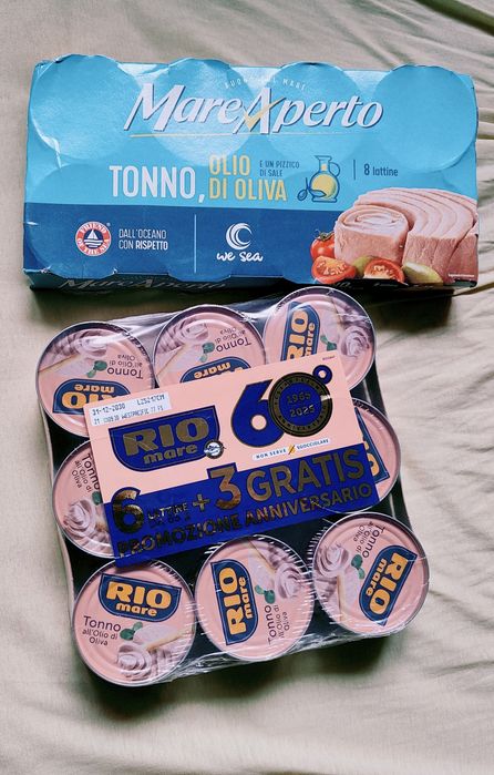 Conserve Ton in ulei măsline.