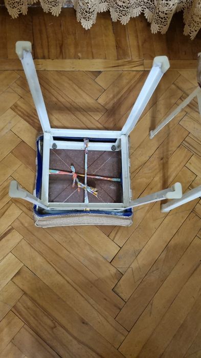 Табуретки,стульчики,с железными ножками