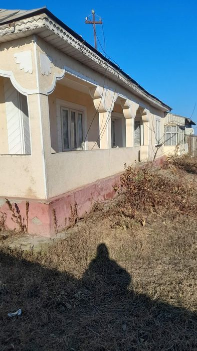 Vând casă și teren sat Batinesti