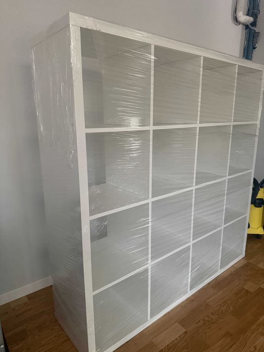 IKEA KALLAX Etajeră albă 147x147 cm – nouă – 480 lei