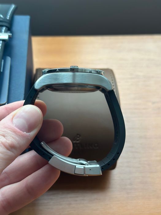 Breitling Avenger II Chronograph 45 A13317101B1X2