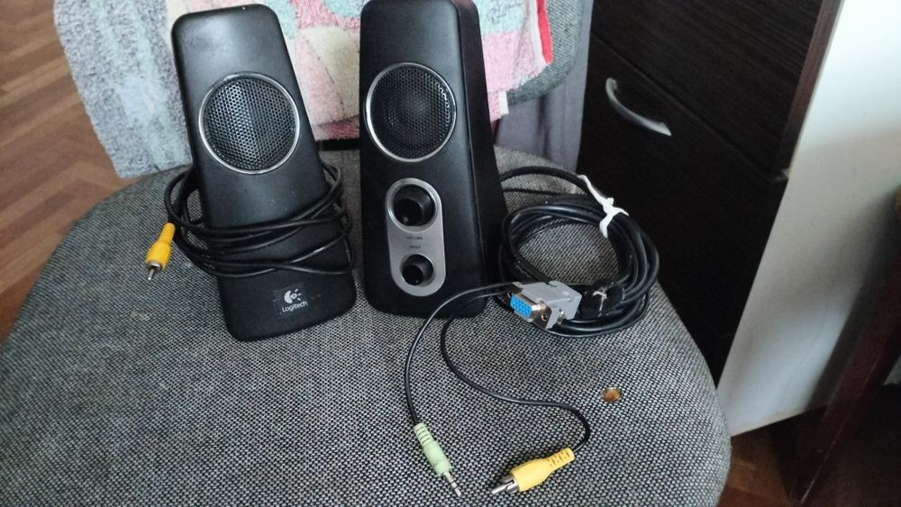 Sateliti Logitech Z523