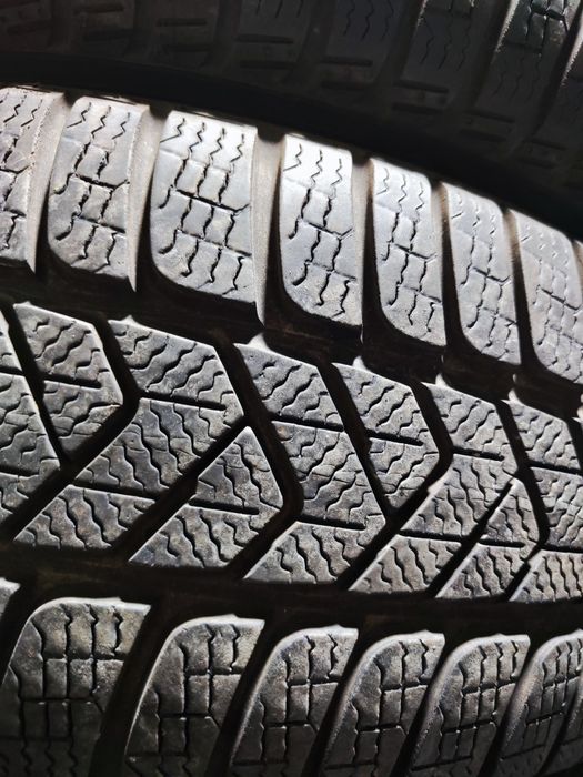 2 бр зимни 225/50/17 Pirelli 2024г